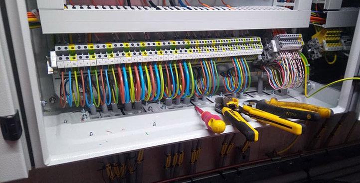 Execution of electrical distribution and automation panels